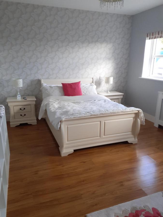 Private Room In Superb House Bed 1 Nobber Ngoại thất bức ảnh