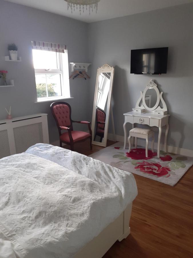 Private Room In Superb House Bed 1 Nobber Ngoại thất bức ảnh