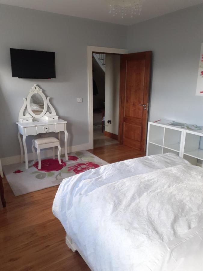 Private Room In Superb House Bed 1 Nobber Ngoại thất bức ảnh