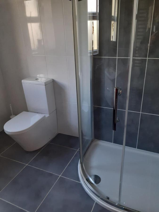 Private Room In Superb House Bed 1 Nobber Ngoại thất bức ảnh